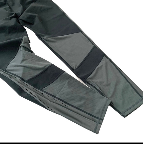 Fabletics Two-Tone Green Leggings - Picture 4 of 10